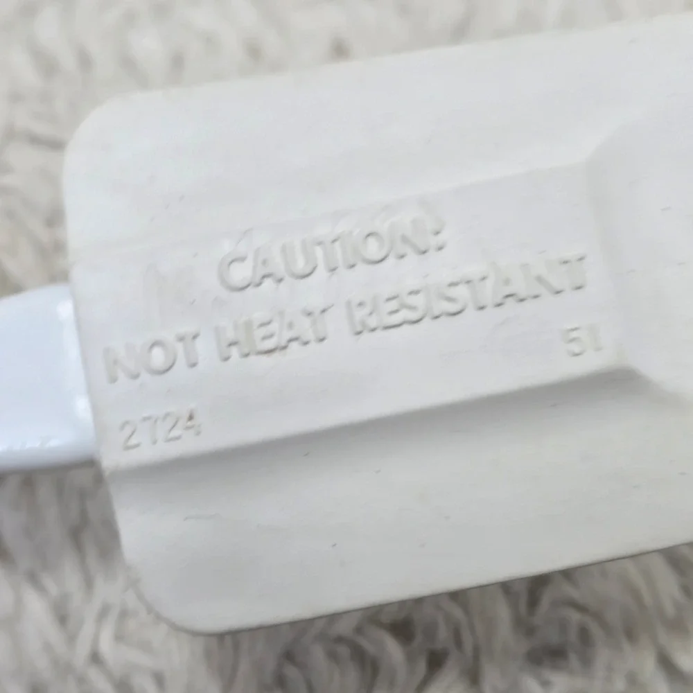 Rubbermaid Scraper Spatula Kitchen Tool 9.5‎ Inch White 2724 Non-Heat Resistant